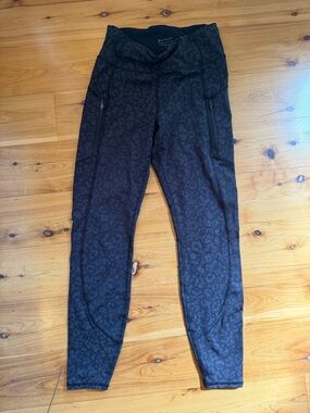 Athleta Rainier tights in Black with Subtle Leopard-Print